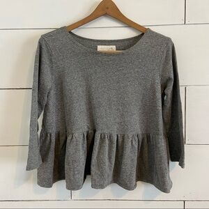 We The Free Gray 3/4 Sleeve Ruffle Bottom Top. Size Small.